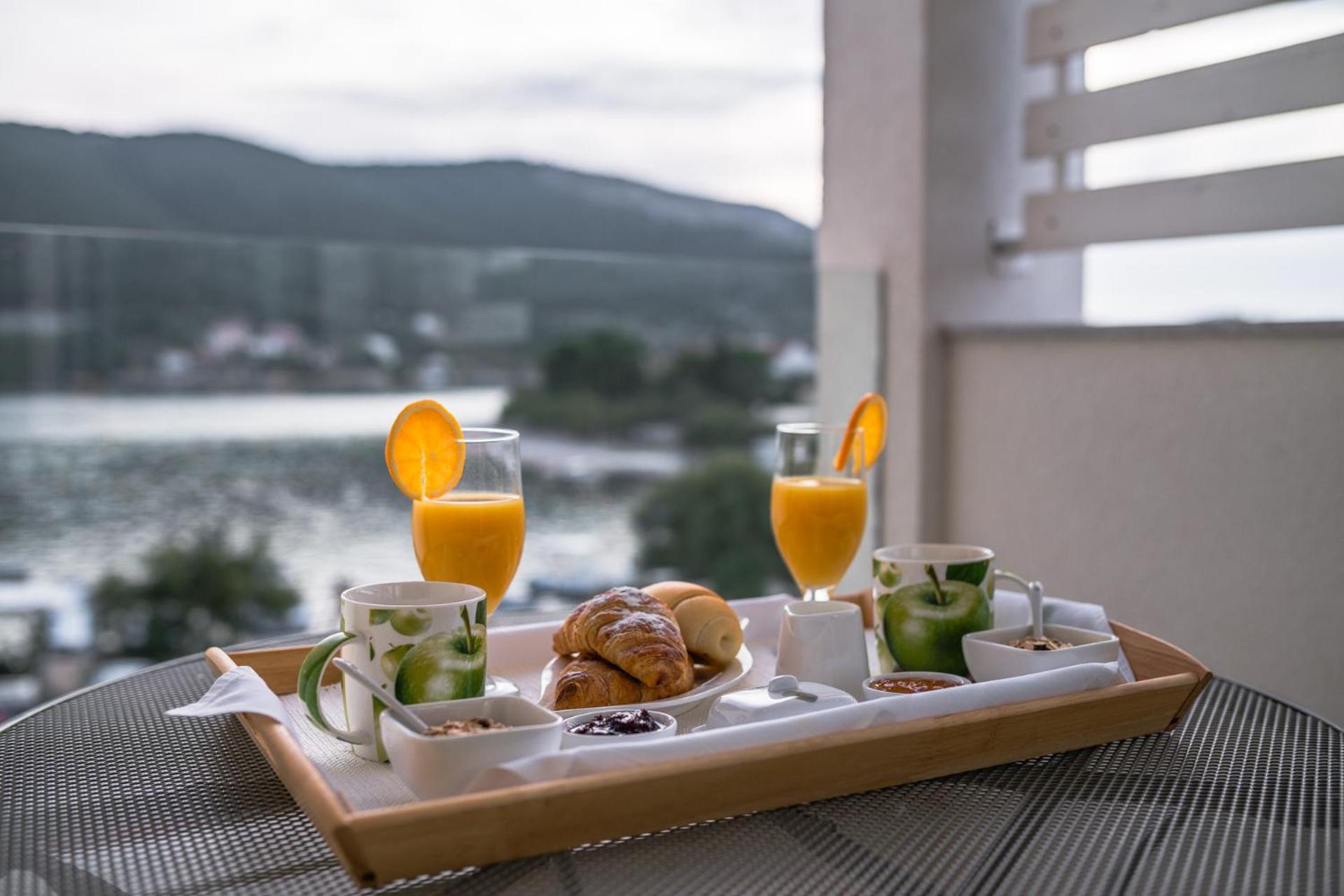 Apartments Holidays Roko Grebastica Ngoại thất bức ảnh
