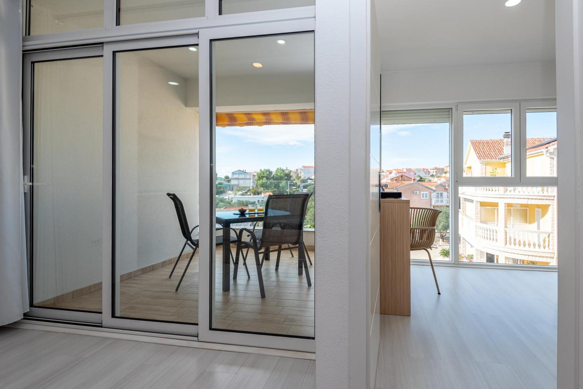 Apartments Holidays Roko Grebastica Phòng bức ảnh