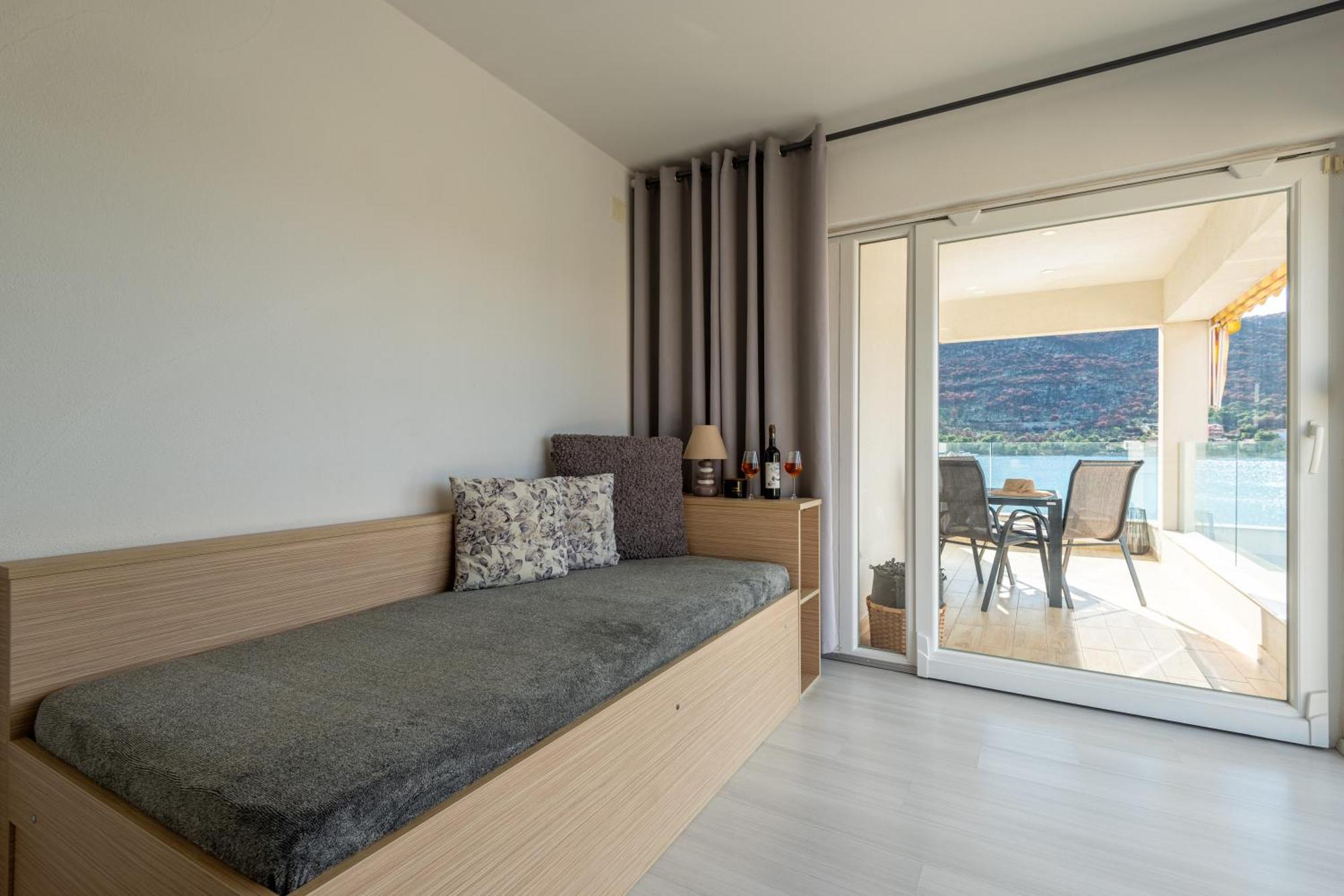 Apartments Holidays Roko Grebastica Phòng bức ảnh