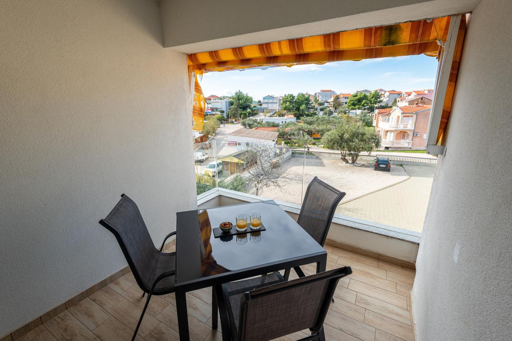 Apartments Holidays Roko Grebastica Phòng bức ảnh