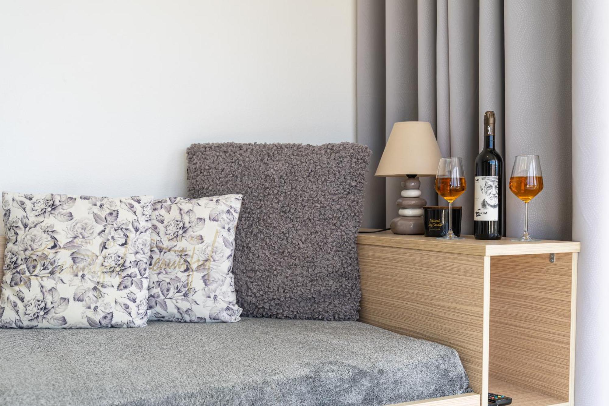 Apartments Holidays Roko Grebastica Phòng bức ảnh