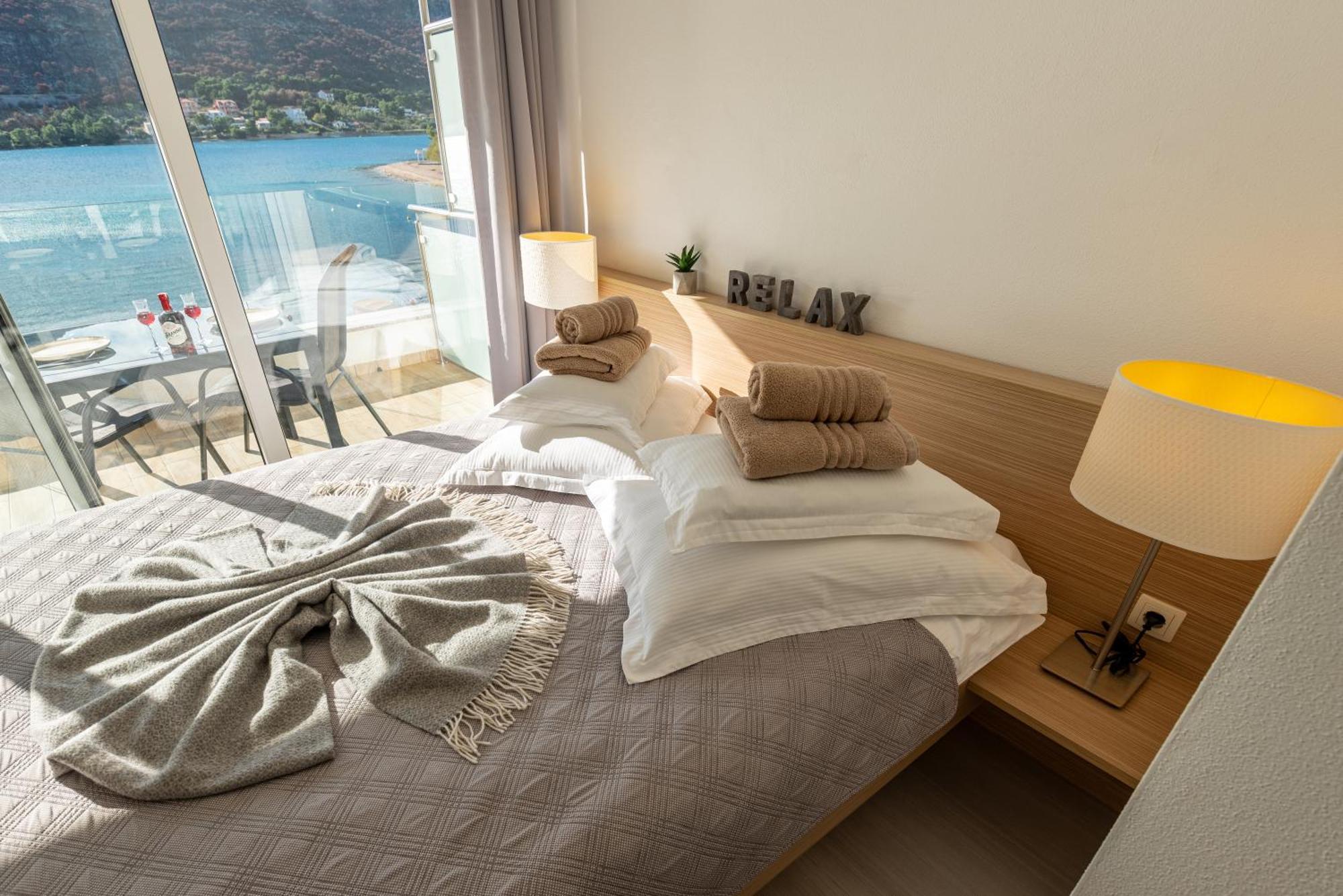 Apartments Holidays Roko Grebastica Phòng bức ảnh