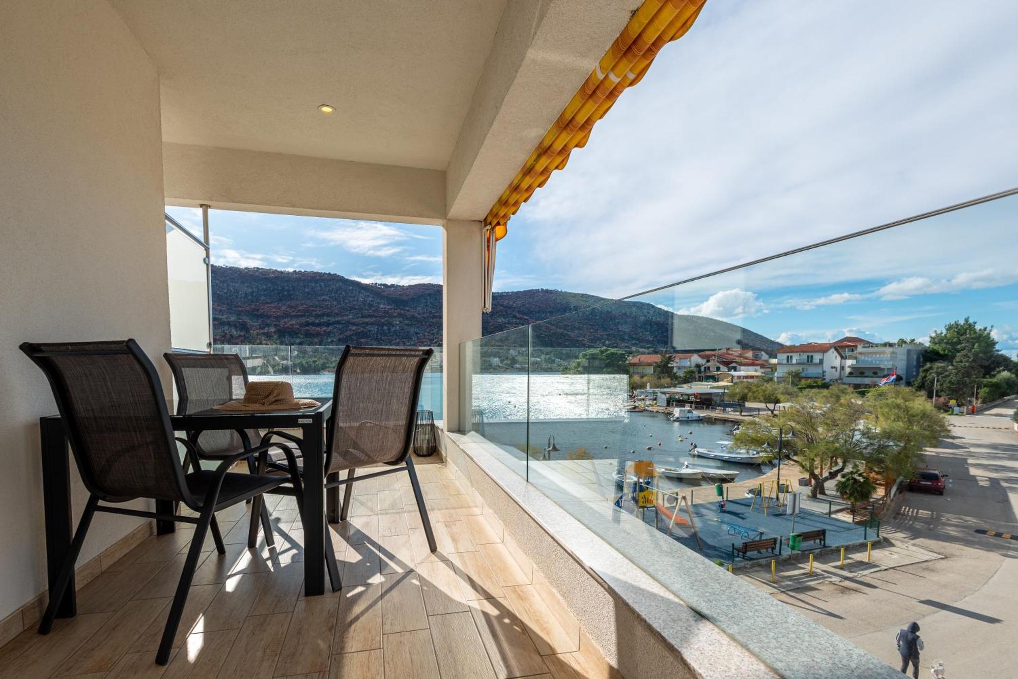 Apartments Holidays Roko Grebastica Phòng bức ảnh
