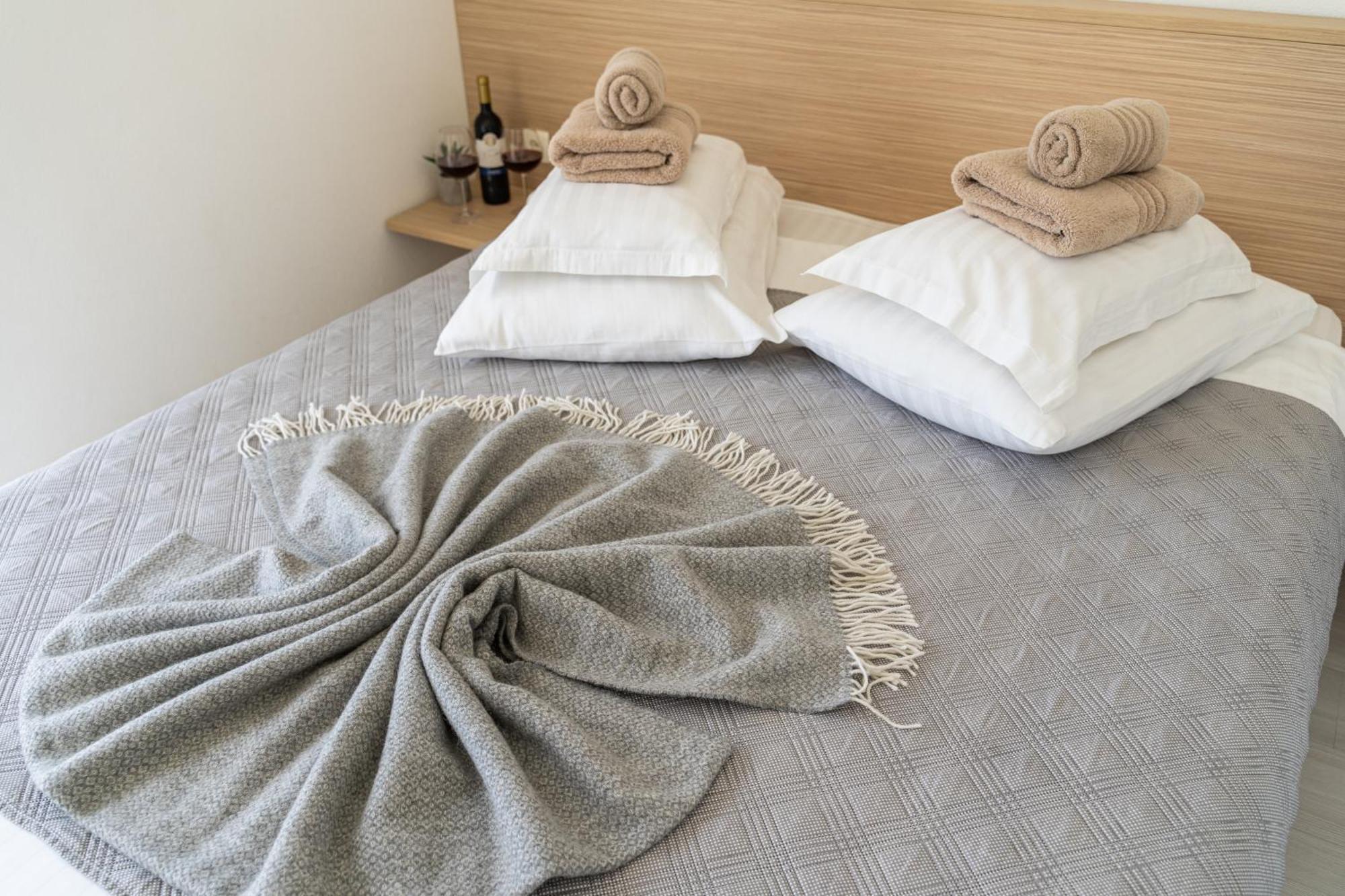 Apartments Holidays Roko Grebastica Phòng bức ảnh